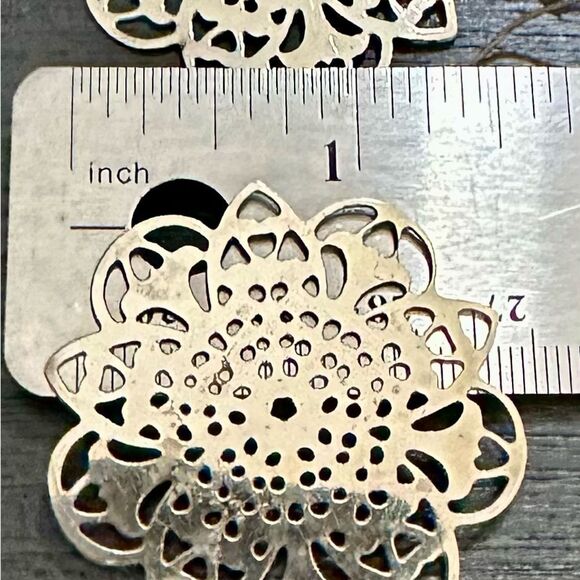 Intricate Silver Filigree Earrings - Picture 3 of 3